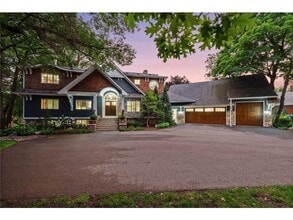 3135 Shoreline Dr in Wayzata, MN - Building Photo - Building Photo
