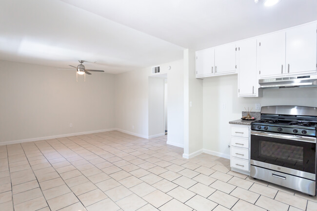 Beckwood Apartment Homes in North Hollywood, CA - Foto de edificio - Interior Photo