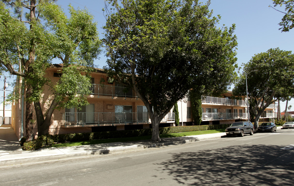 6770 Springpark Ave in Los Angeles, CA - Building Photo