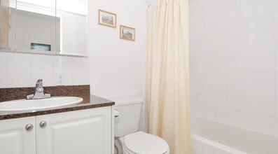 144 14th St W in North Vancouver, BC - Building Photo - Building Photo