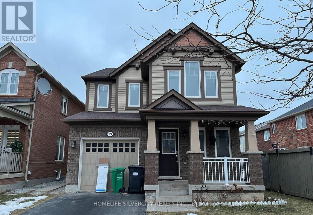 29 Lathbury St in Brampton, ON - Building Photo