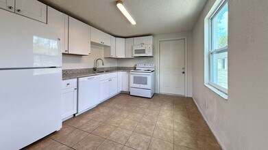 7059 Brentford Rd in Sarasota, FL - Building Photo - Building Photo