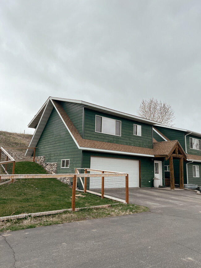 111 Gravel Hollow Dr in Bozeman, MT - Foto de edificio - Building Photo