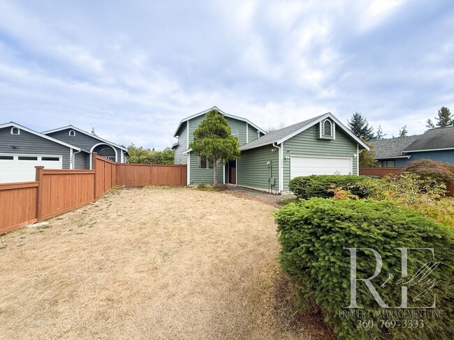 property at 7640 Colony Ct NE