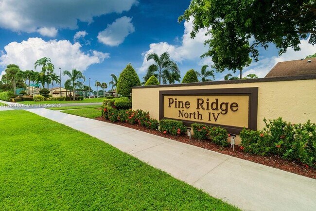 802 Sky Pine Way in Greenacres, FL - Building Photo - Building Photo