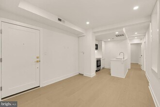 2116 Kalorama Rd NW in Washington, DC - Building Photo - Building Photo