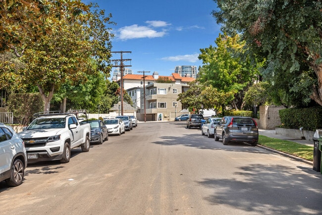 1620 Malcolm Ave in Los Angeles, CA - Building Photo - Building Photo