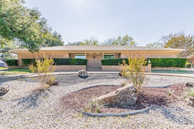 6501 Calmont Ave in Fort Worth, TX - Building Photo - Building Photo