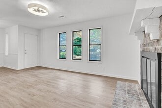 1010 Mathews Ct in Smyrna, GA - Building Photo - Building Photo