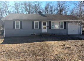 8405 E 111 St in Kansas City, MO - Building Photo