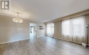 11 Birchcliffe Dr in Brampton, ON - Building Photo - Building Photo