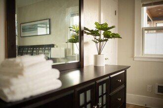 2428 Alki Ave SW-Unit -SI ID1051257P in Seattle, WA - Building Photo - Building Photo