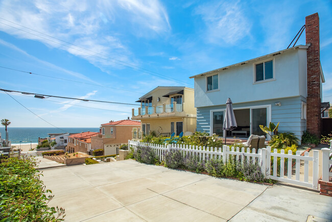 221 2nd St in Manhattan Beach, CA - Foto de edificio - Building Photo