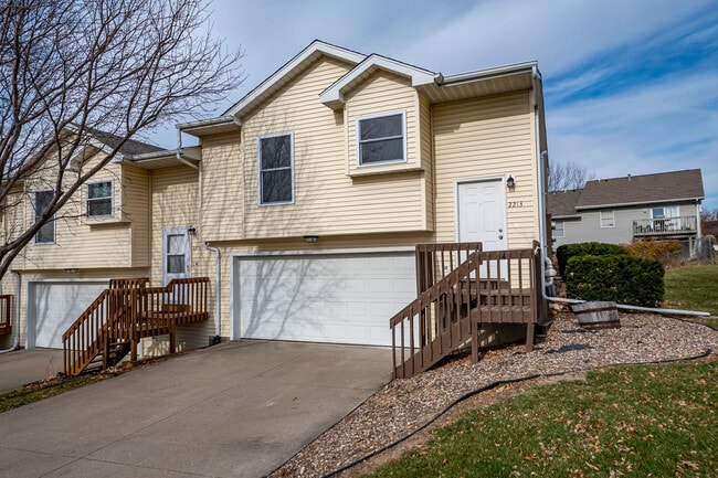 2213 9th St in Coralville, IA - Foto de edificio - Building Photo