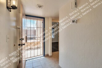 5675 N Camino Esplendora in Tucson, AZ - Building Photo - Building Photo