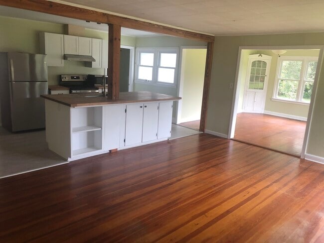 3022 Livingston Rd in Tallahassee, FL - Building Photo - Building Photo