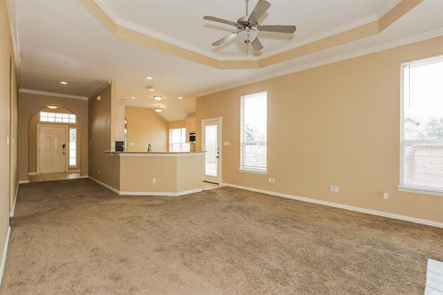 1424 Sierra Blanca Dr in Burleson, TX - Foto de edificio - Building Photo