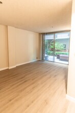 1440 Veteran Ave, Unit 103 in Los Angeles, CA - Foto de edificio - Building Photo