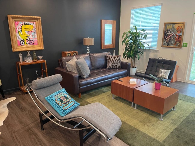 2015 Rockface Wy in Durham, NC - Foto de edificio - Building Photo