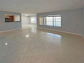 2351 NW 33rd St in Oakland Park, FL - Building Photo - Building Photo