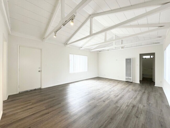 548 Brooks St-Unit -B in Oceanside, CA - Building Photo - Building Photo