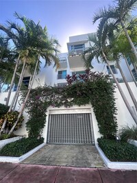 7744 Collins Ave, Unit #21 in Miami, FL - Foto de edificio - Building Photo