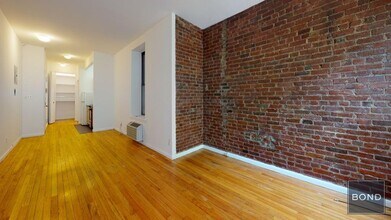 246 W 22nd St in New York, NY - Building Photo - Building Photo