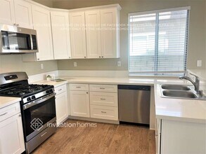 15599 Gulfstream Ave in Fontana, CA - Building Photo - Building Photo