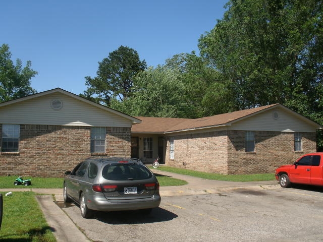 702-708 Cedar St in Dardanelle, AR - Building Photo