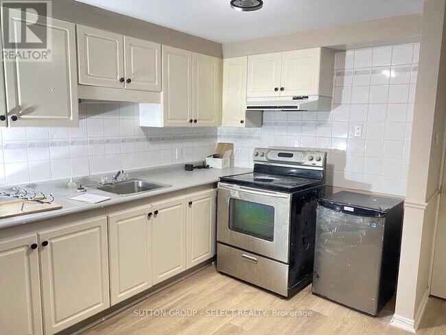 126 St Bees Ct in London, ON - Building Photo - Building Photo