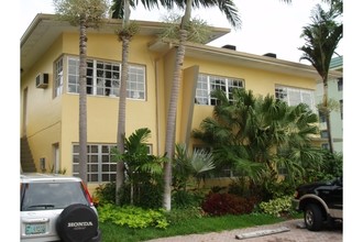 86 Isle Of Venice Dr in Fort Lauderdale, FL - Building Photo - Building Photo