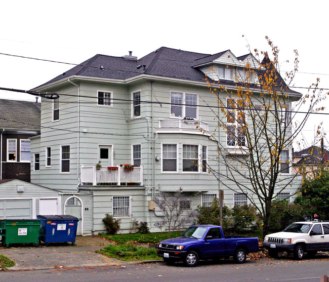 The Victoria Apartments in Seattle, WA - Building Photo - Building Photo