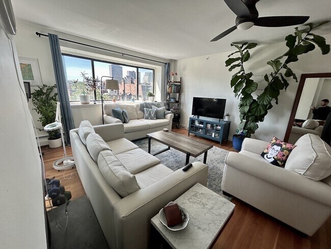 182 Beacon St, Unit 11 in Boston, MA - Building Photo - Building Photo