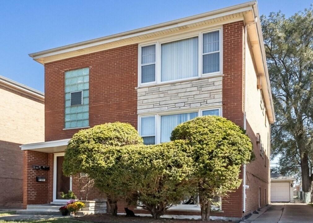 355 Yates Ave in Calumet City, IL - Building Photo