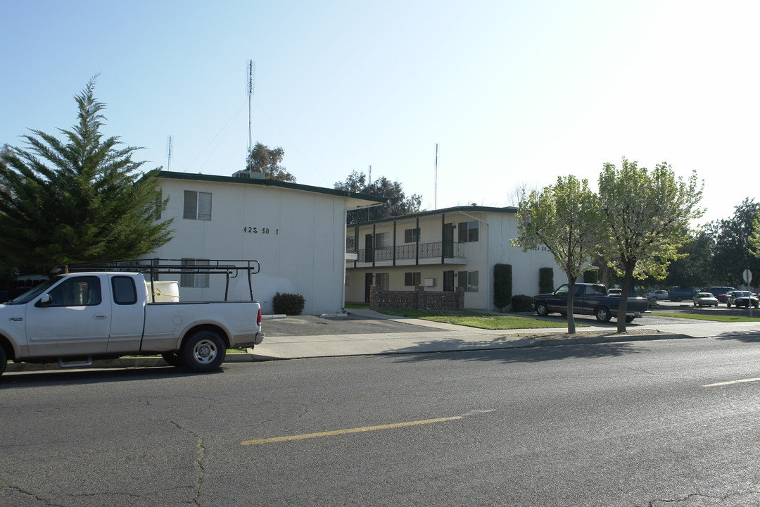 423-425 S I St in Madera, CA - Foto de edificio