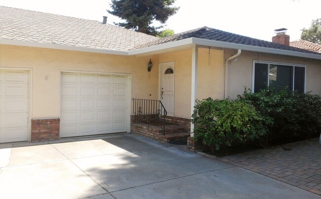 94-98 Amherst Ave in Menlo Park, CA - Building Photo - Building Photo