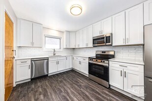 129-133 W Franklin Ave in Naperville, IL - Building Photo