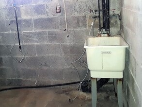 406 Brierly Ln in West Mifflin, PA - Building Photo - Building Photo