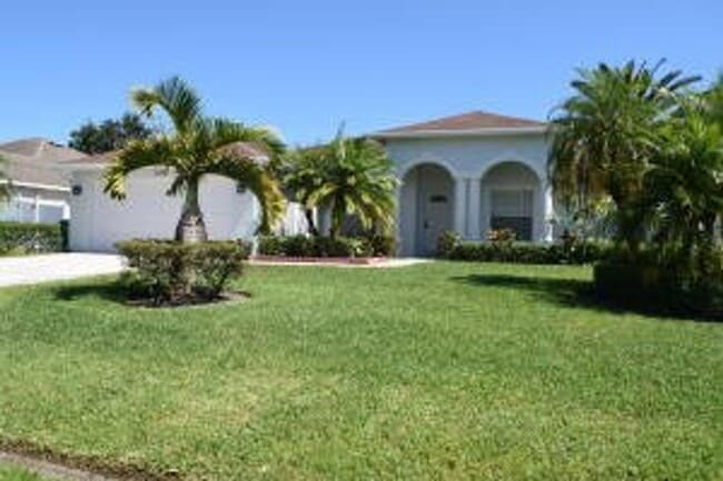 1074 SW Janar Ave in Port St. Lucie, FL - Building Photo - Building Photo