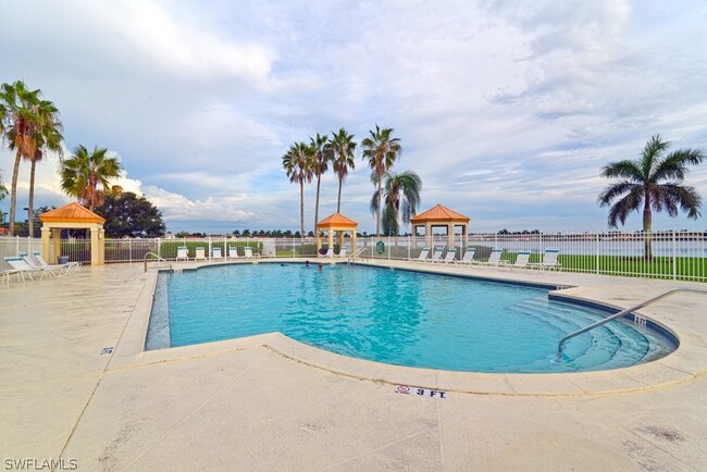 7778 Emerald Cir in Naples, FL - Foto de edificio - Building Photo