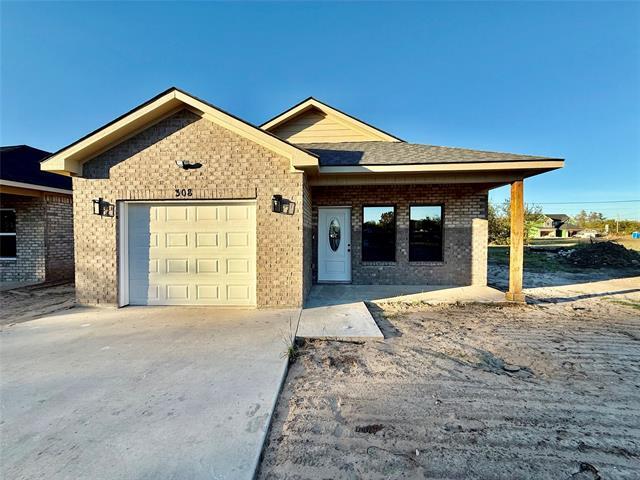 308 SW 14th St in Mineral Wells, TX - Building Photo