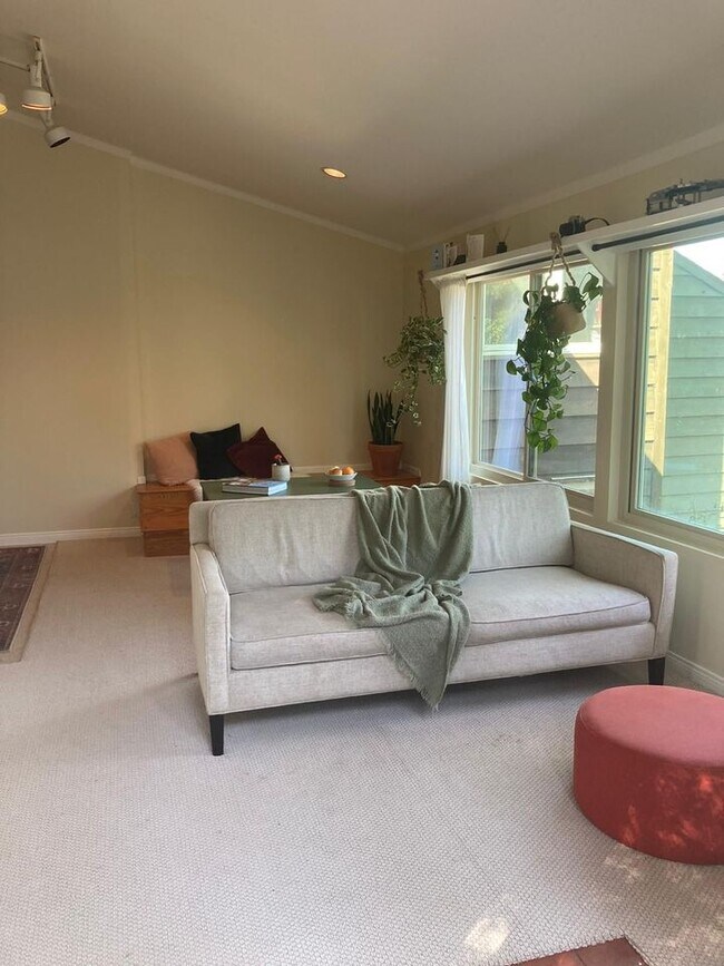 21338 Colina Dr in Topanga, CA - Building Photo - Building Photo