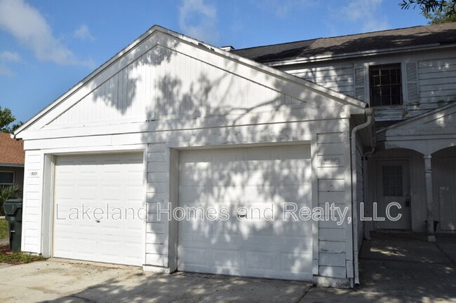1821 Crystal Grove Dr in Lakeland, FL - Building Photo - Building Photo