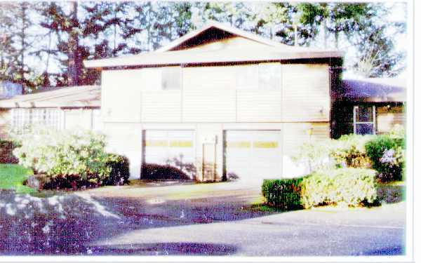 Creekwood Villa in Tacoma, WA - Building Photo - Building Photo