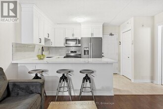 4013 Kilmer Dr in Burlington, ON - Building Photo - Building Photo