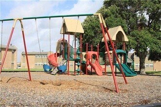 711 Glenoak Dr in Corpus Christi, TX - Building Photo - Building Photo