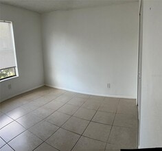 2002 Cascades Blvd in Kissimmee, FL - Building Photo - Building Photo