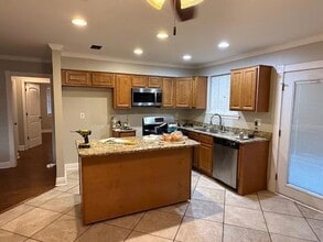 2013 N Woodlawn Ave in Metairie, LA - Foto de edificio - Building Photo