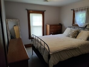 100 Neil St, Unit 2 in Marlborough, MA - Foto de edificio - Building Photo