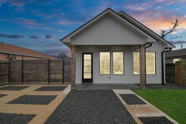 5520 Chapman St in Houston, TX - Foto de edificio - Building Photo